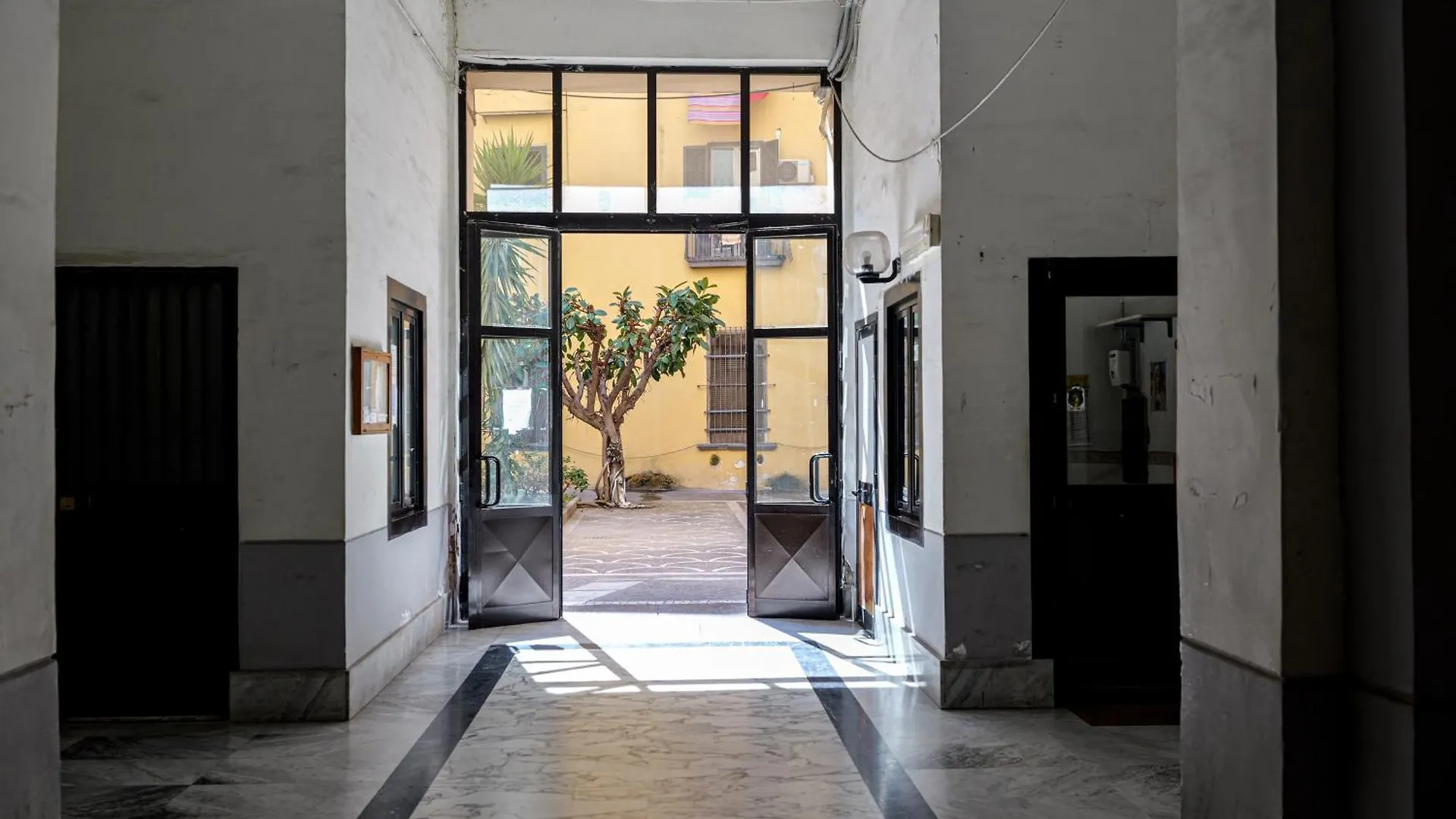 Appartamento Di Lusso In Centro - Street Street Naples Italy